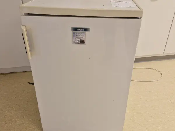 Zanussi jääkaappi (nro 65) tila 1. Huone 8