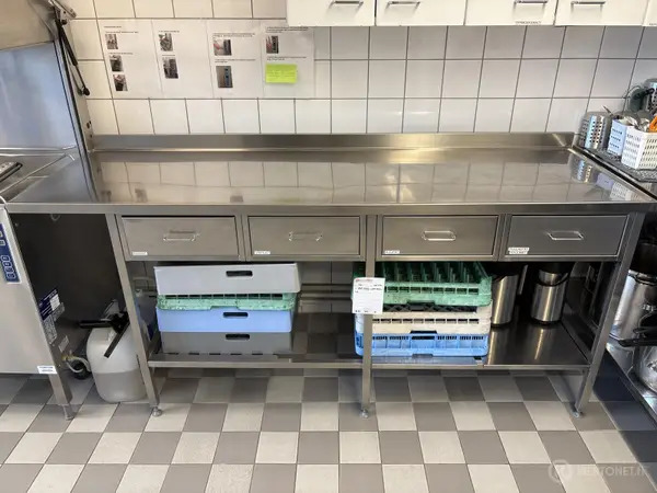 RST-taso vetolaatikoilla (nro 72) tila 1 krs. Keittiö