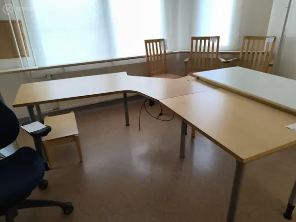 Kulmapöytä (nro 154) tila 1. Huone 18