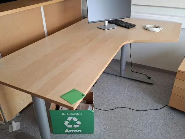 Kulmasähköpöytä