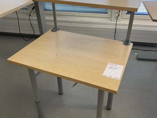 Pieni pöytä (nro 138) tila E2 ortopedia 017