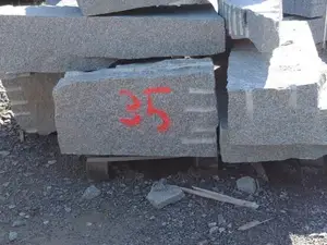 Kurun harmaata graniittia ns. "RÄÄPPIKIVEÄ" Erä 35 eurolavalla