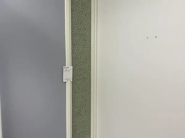 Kapea ikkuna (nro 74) tila D1 Leiko 011