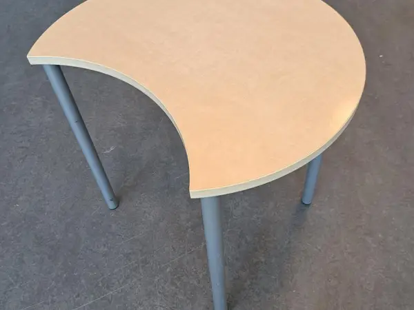 Pöytä