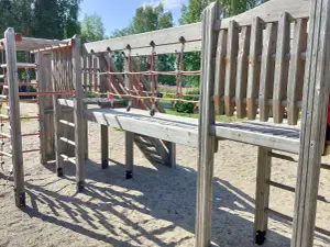 Myydään poispurettavaksi kiipeilyteline