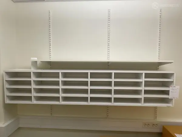 Lokerikko 2 kpl (nro 320) tila D1 vuodeosasto 172