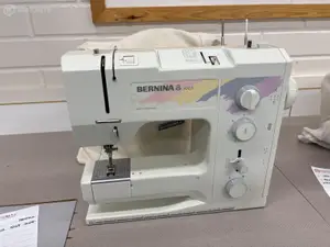 Bernina 1005 ompelukone (nro 304) tila K3 Tekstiililuokka