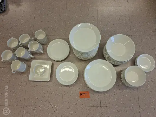 Iittala Teema valkoinen astiasetti