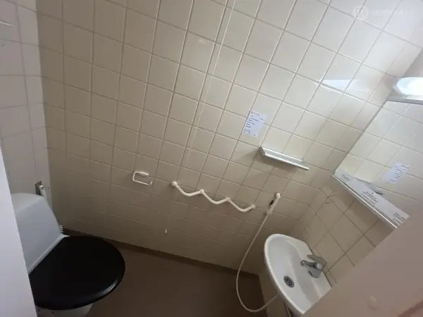 WC-kalusteet (nro 137) tila E1 Fysiatria 079C