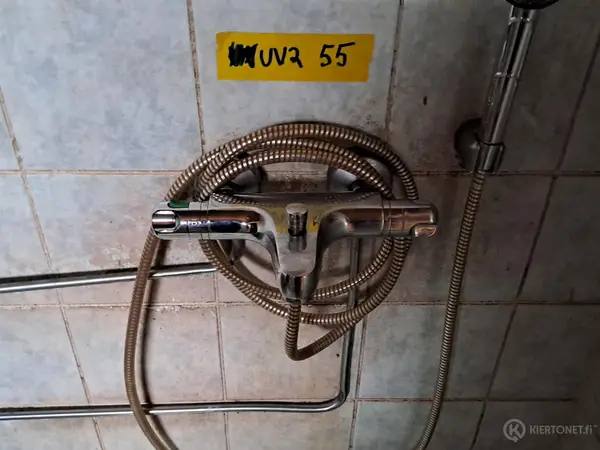 Kylpyhuone kalusteet ja hana nro UV2 55