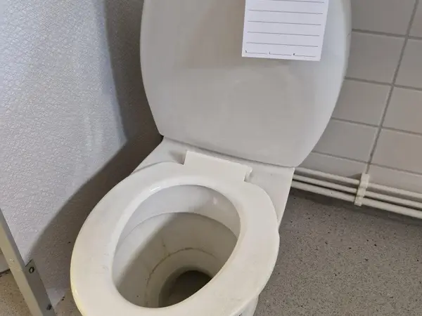 Lasten WC-pönttö (nro 14) tila 1. Huone 2