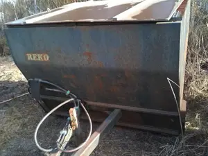 Vedettävä hiekoitusvaunu Reko 2-2,5 m3