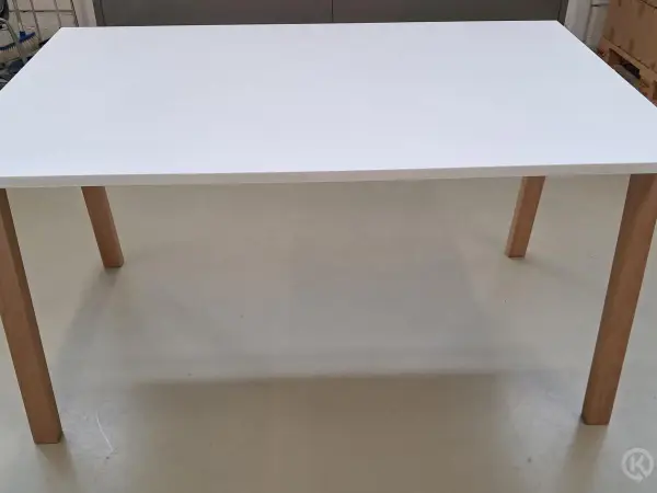 Pöytä (nro 1247)