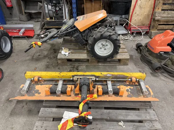 Bucher M 330 KL Savitraktori + tärymuokkain (nro 22) tila V Halli
