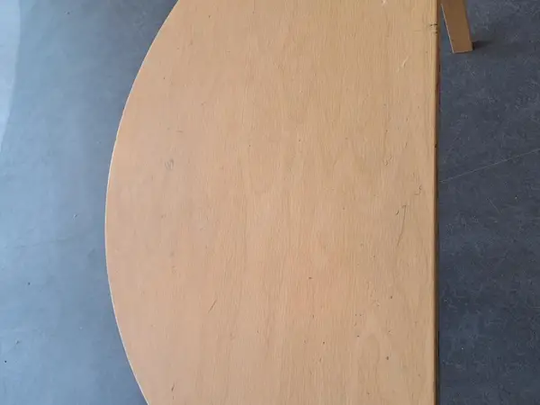 ARTEK 95 Puolipyöreä pöytä valkoinen 1 kpl. L 1200, S 600, K 710 ARTEK