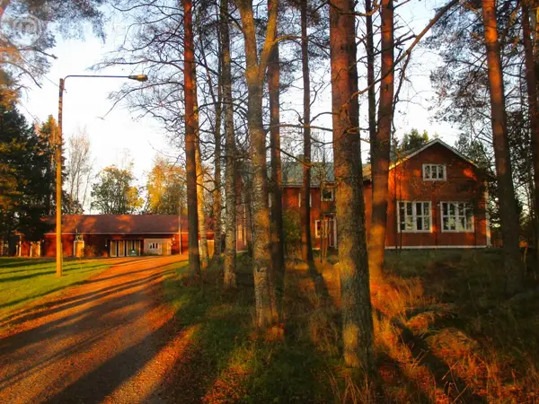 Myydään Knuuttilan entinen koulu Nurmossa