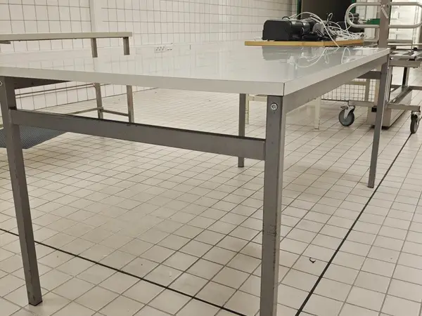 Pöytä (nro 14) tila DP 021