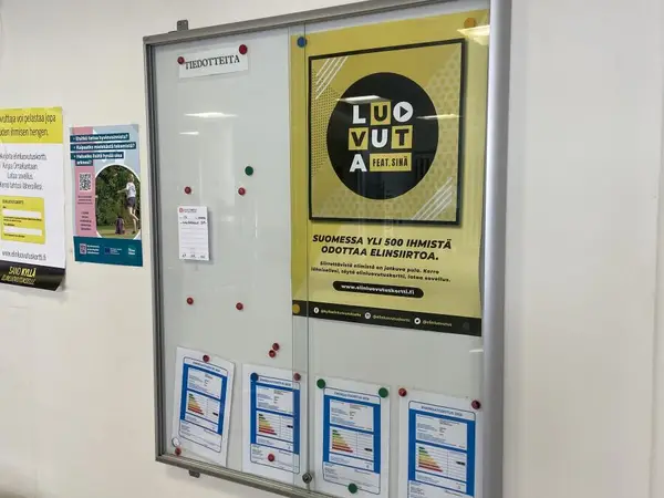 Ilmoitustaulut 2 kpl (nro 17) tila E2 Aula Odotus