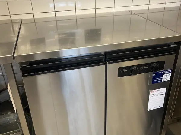 Kopal lämpökaappi (nro 76) tila 1 krs. Keittiö
