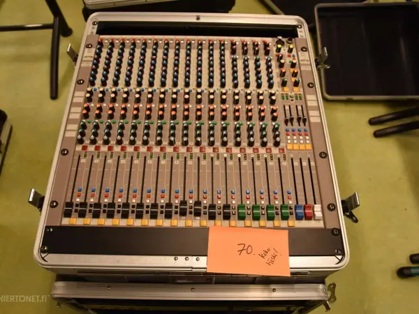 Analoginen live / studio -routing järjestelmä