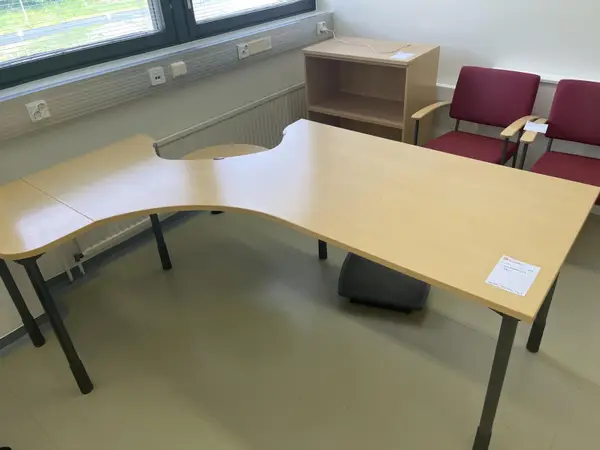 Kulmapöytä Isku (nro 121) tila F2 Yhtymähallinto 017