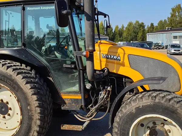 Traktori Valtra A92