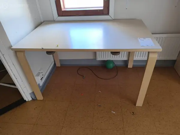Pöytä (nro 115) tila 1. Huone 13