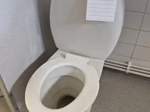 Lasten WC-pönttö (nro 14) tila 1. Huone 2