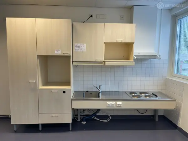 Potilaskeittiön kaapisto (nro 193) tila E1 Fysiatria 077