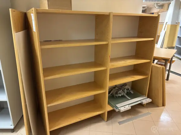 Kaksipuoleinen hyllykkö ja hyllylevyt (nro 326) tila K1 K